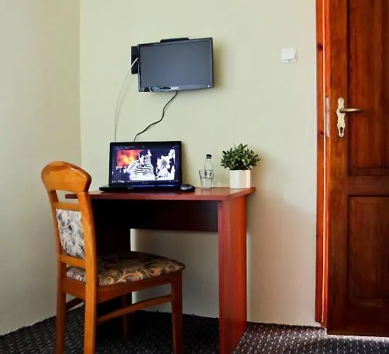 Cieszynski Centrum מלון 3*